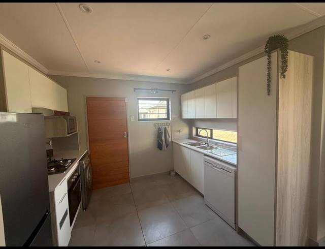 3 BEDROOM TOWNHOUSE FOR SALE IN COSMO CITY